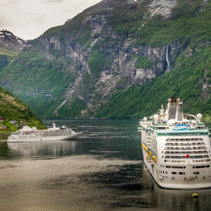 Cruise skip båt verdensarv fjord Geiranger